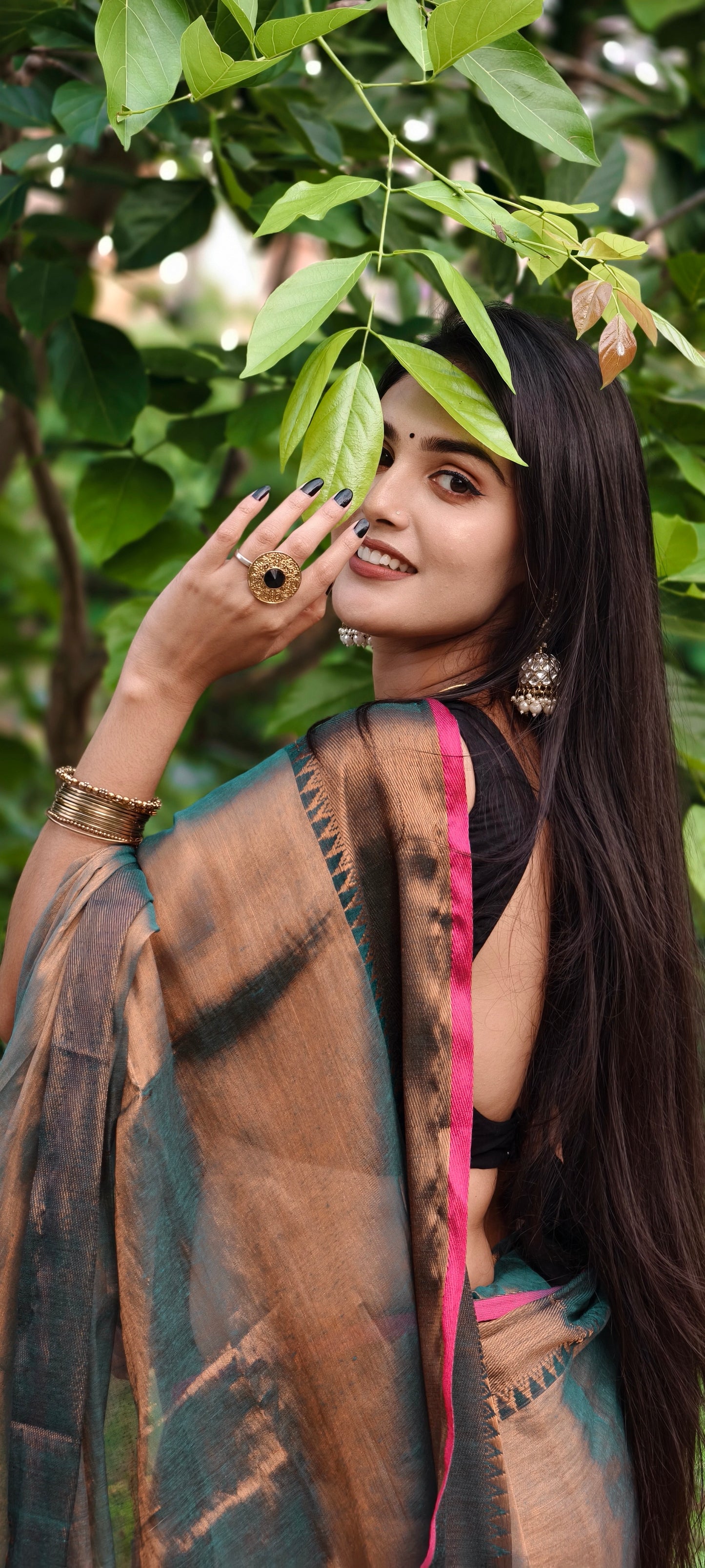 Mrinalini Grey Handloom Soft Tissue Saree with Pink Border